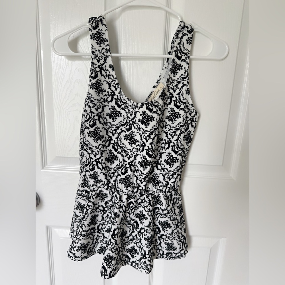 NWOT Elodie Black and White Peplum Tank Top
